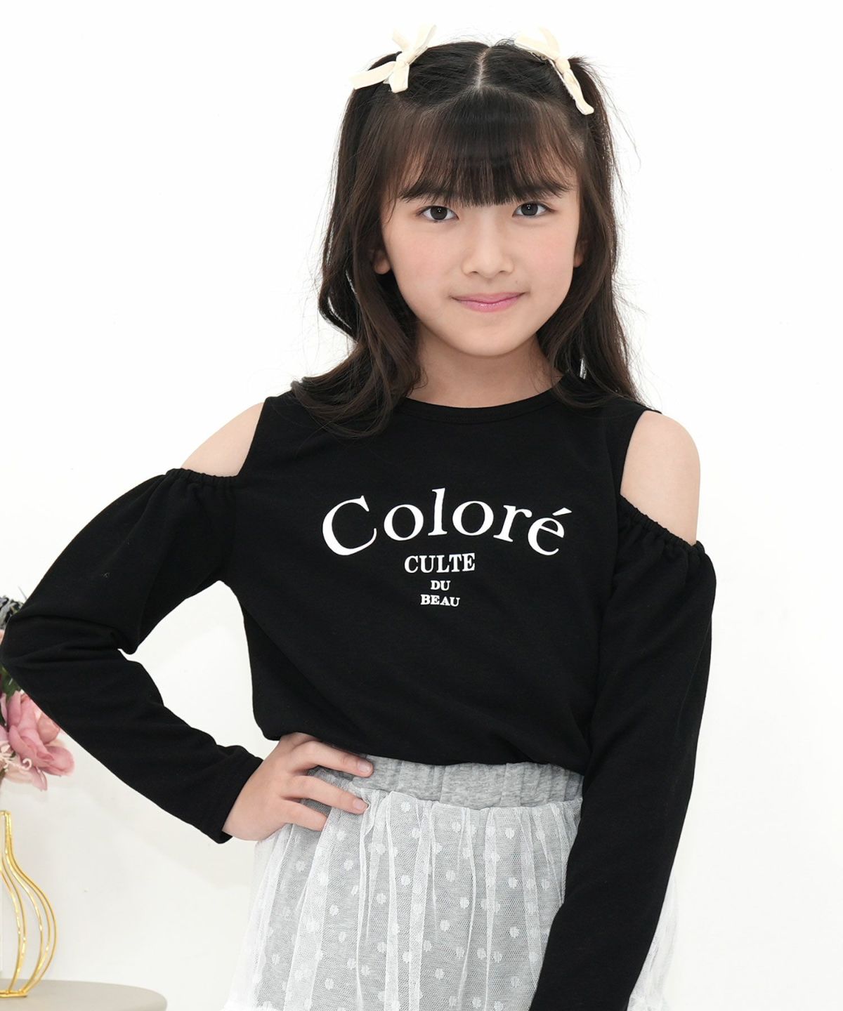 ロゴ入りオフショルトップス